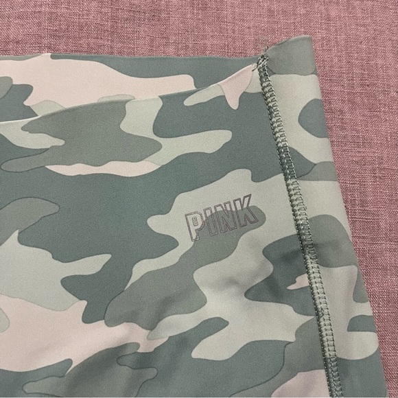 PINK Victoria's Secret sage Green Camouflage Leggings Size XXL Like New Athletic - Picture 4 of 7
